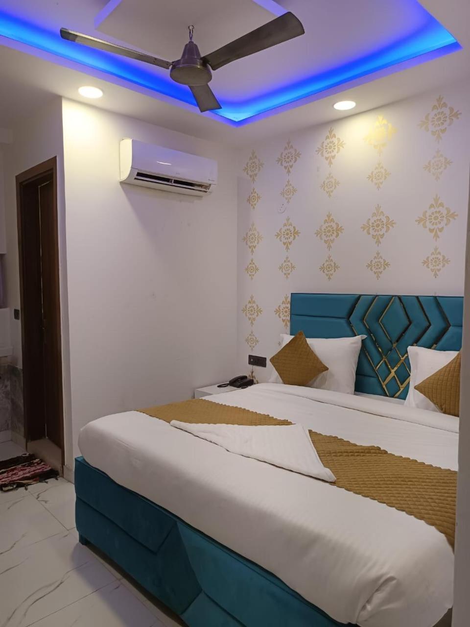 Hotel Np International - Near Govindpuri Metro New Delhi