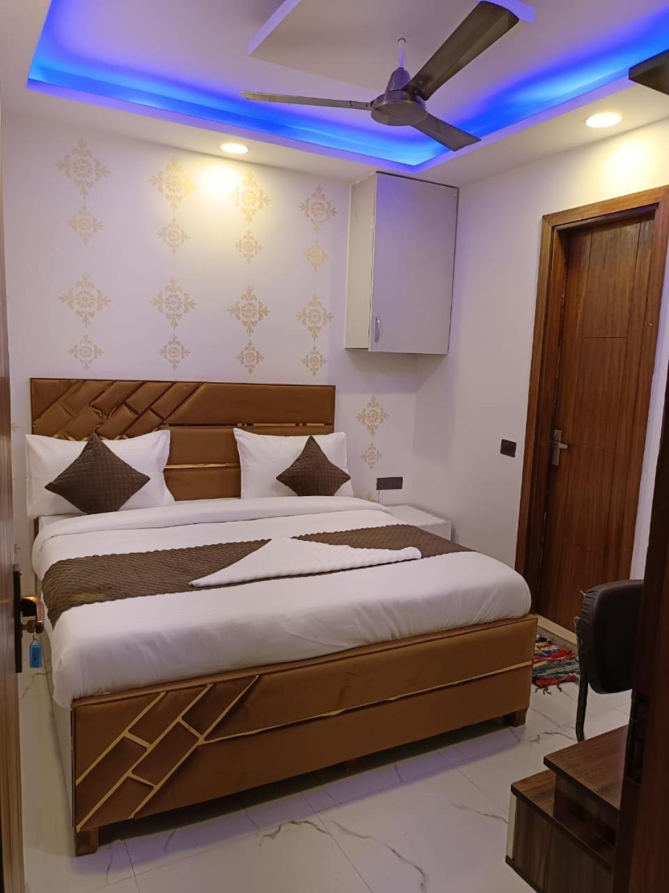 Np International - Near Govindpuri Metro Hotel New Delhi