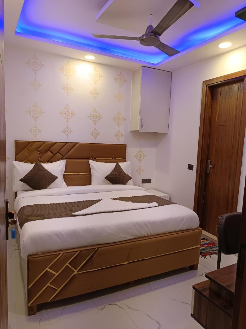Np International - Near Govindpuri Metro 3* New Delhi