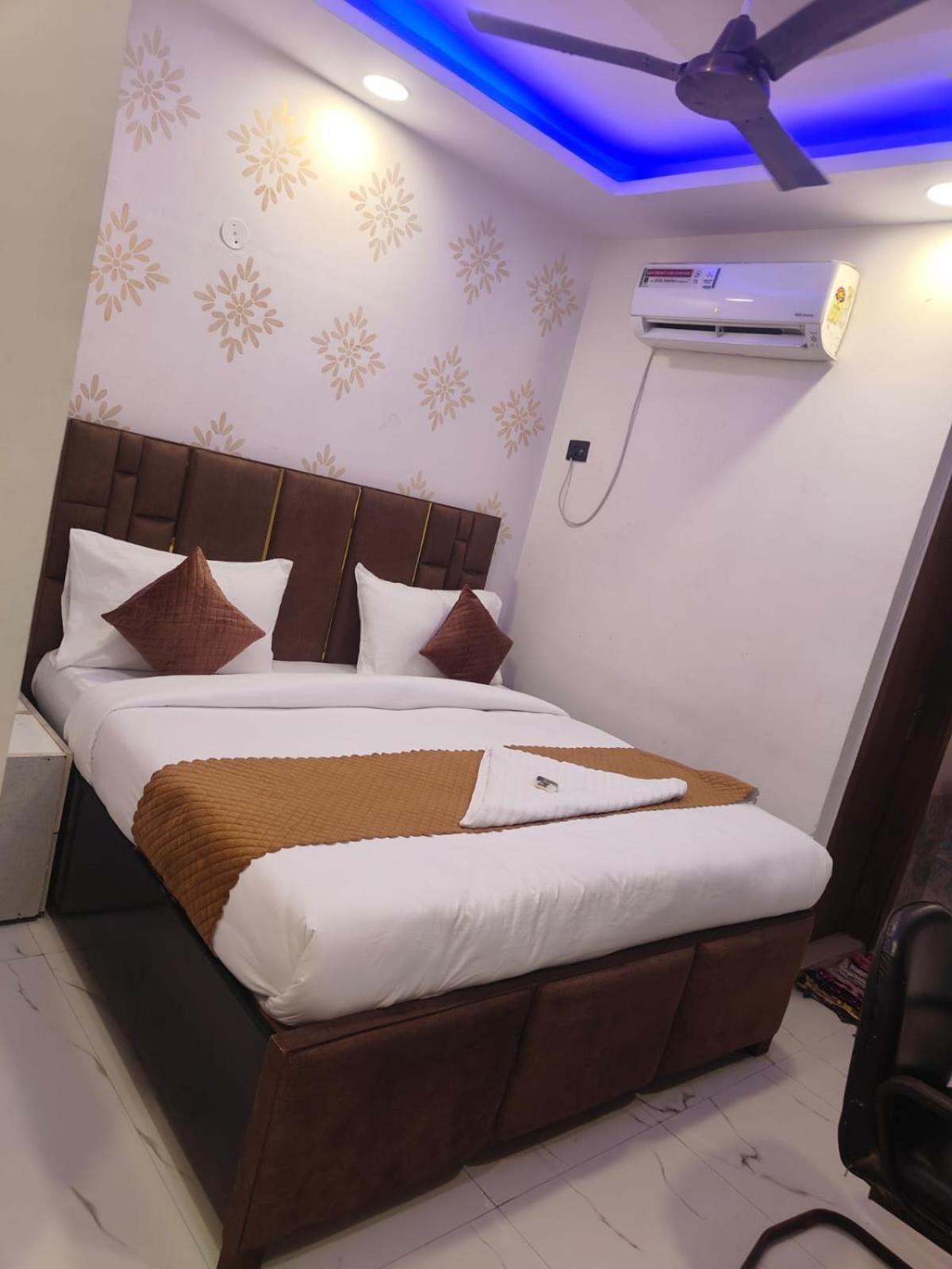 Np International - Near Govindpuri Metro 3* New Delhi