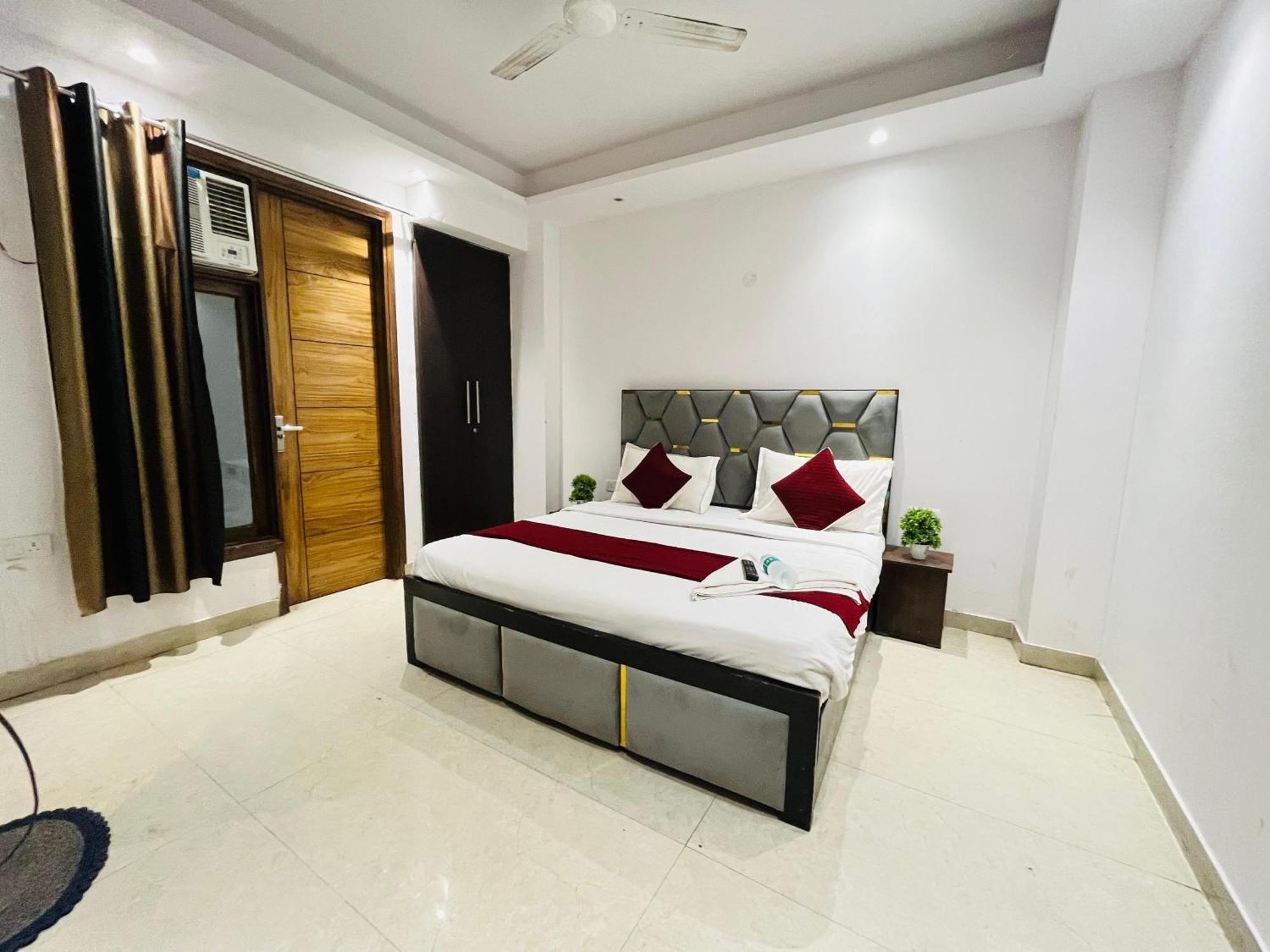 Np International - Near Govindpuri Metro Hotel New Delhi